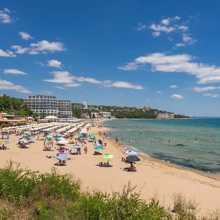 Luxury Azur Panorama | Beach, Pools, & Panoramic Views Апартаменти